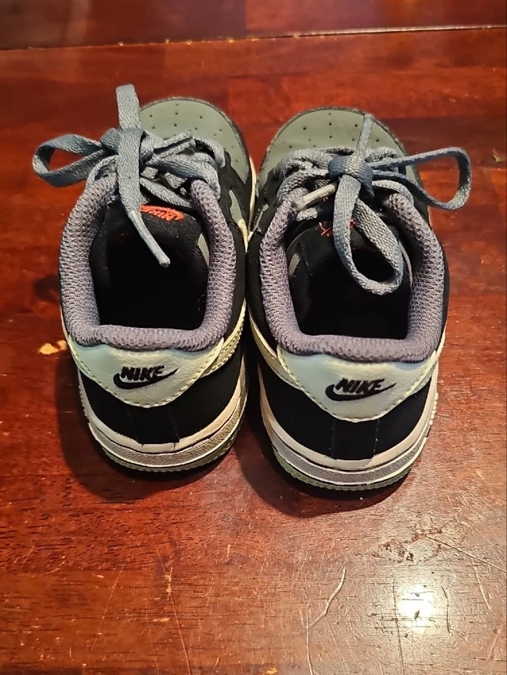 Nike Kids Grey, Black and Green Low-Top Sneakers